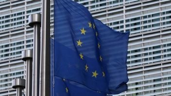 Unijna kontrola czatów jeszcze ostrzejsza; wyciekł dokument zakładający kary więzienia dla „niewspółpracujących usługodawców”