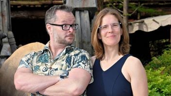 Para przeszła na emeryturę przed 40. rokiem życia, również dzięki „grywalizacji”: nie ogrzewali domu zimą, nigdy nie ładowali smartfonów w domu