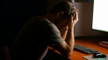 Deweloper był w szoku, gdy odkrył, że gra, którą tworzy, jest już dostępna na Steam, i poprosił o radę. Wtedy skontaktował się z nim autor oryginału