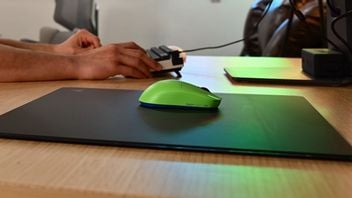 Gracz stworzył podkładkę z aim assist. Sprzęt „widzi”, co dzieje się na ekranie i pomaga w CS2