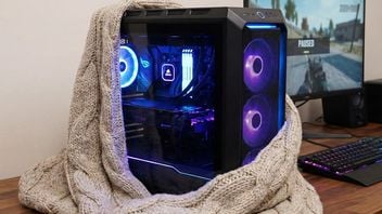 Gracz chce bezpiecznie wysłać swój komputer do gier i wybiera nietypową metodę. Lepiej nie robić tego w domu