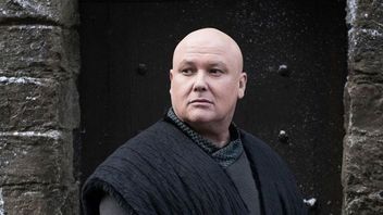 Gra o Tron - Varys obwinia media za falę krytyki wobec ósmego sezonu