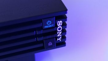 „Zastanawiam się, ile to jest warte” - gracz od 25 lat trzyma specjalną konsolę PS2 w oryginalnym opakowaniu jako dekorację