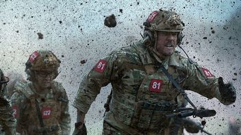 Maszyna do zabijania z Alanem Ritchsonem to nowy hit sci-fi Netflixa. „Przyzwoita przeróbka Predatora” jest numerem 1 aż w 91 krajach