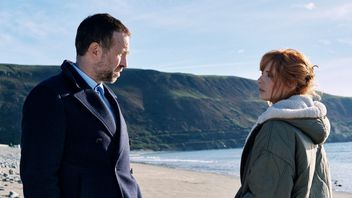 Za 3 tygodnie na SkyShowtime zadebiutuje nowy, „wciągający” serial kryminalny. Under Salt Marsh z Kelly Reilly ma już zwiastun