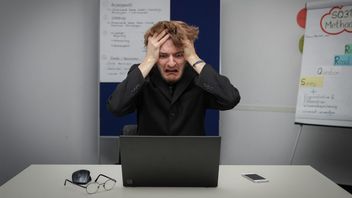 20 000 razy wolniejszy kod i halucynacje. AI w firmach nie działa tak dobrze, jak się wydaje i wiele z nich tylko udaje, że wie, co robi