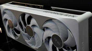 Ten RTX 5090 za 4 000 dolarów z zewnątrz wyglądał nienagannie: pod radiatorem kryła się zuchwała kradzież, po której handlarzowi został tylko przycisk do papieru