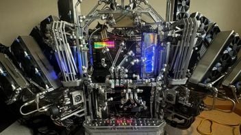 Przez 4 lata pracował nad „finałowym bossem” chłodzenia wodnego. Ten komputer wygląda jak potwór