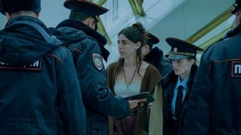 Dziś na Apple TV premiera nowego „trzymającego w napięciu” thrillera. 2 odcinki serialu twórców znakomitego Homeland już dostępne