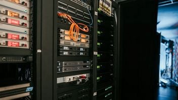 24 MW mocy i 2 000 serwerów pod wodą: Chiny uruchomiły pierwsze na świecie podwodne centrum danych AI zasilane morską energią wiatrową