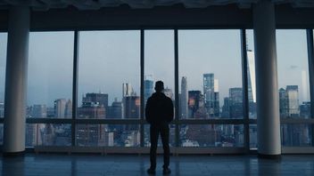 Jeden z najlepszych serialowych thrillerów dostępnych na SkyShowtime zniknie z platformy. Na seans 45 odcinków polecanych przez 94% krytyków zostało mniej niż 4 tygodnie