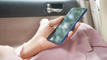 Fala upałów: dlaczego ten zły nawyk związany z telefonem może cię drogo kosztować