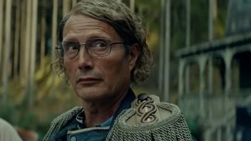 Ma 91% na Rotten Tomatoes i jest nowym numerem 1 w Polsce. Intrygująca komedia kryminalna z Madsem Mikkelsenem to największy przebój HBO Max weekendu