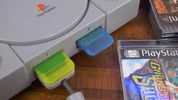 30 lat temu karta pamięci do PS1 miała pojemność 128 KB: dziś nie zmieściłaby na sobie nawet palca u nogi Kratosa