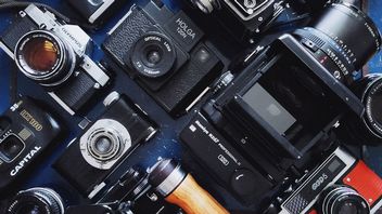 Pokolenie Z wychowane na smartfonach zakochało się w aparatach na kliszę. To nie nostalgia, lecz bunt