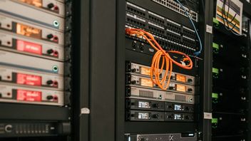 Wzrost zużycia energii będzie gigantyczny. Serwery AI będą pożerać jej więcej niż cały konwencjonalny sprzęt w centrach danych