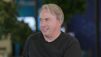 „To nie tak, że naturalna inteligencja zawsze jest aż tak wspaniała”. Twórca Linuxa niespodziewanie włożył kij w mrowisko