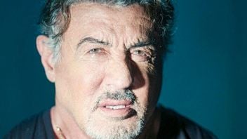 Sylvester Stallone nie cierpi powiedzeń w stylu „starzeć się z godnością”. „Im jestem starszy, tym bardziej pielęgnuję w sobie wewnętrzne dziecko”