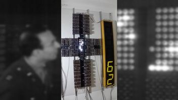 Pasjonat zbudował komputer dzięki 460 lampom próżniowym. 8-bitowa maszyna przypomina, jak mogła wyglądać inna historia technologii
