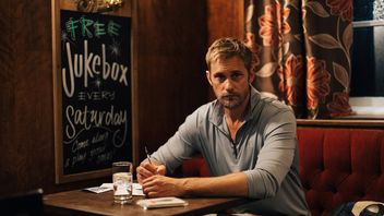 Polecana przez 99% krytyków „błyskotliwa” komedia z Alexandrem Skarsgardem wjechała na HBO Max