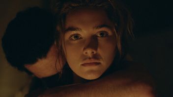 Numer 1 w 40 krajach. Nowy „porywający” serial Netflixa z Florence Pugh jest polecany przez niemal 90% krytyków