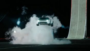 Elon Musk pokazał samochód, który przeczy zdrowemu rozsądkowi. Nowa Tesla potrafi latać i rozpędza się do setki w mniej niż sekundę