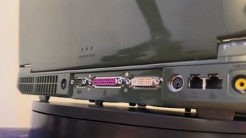 „Laptop marzeń” zachwycił 14 tysięcy internautów dzięki 25 portom i dwóm napędom. To całkowite przeciwieństwo dzisiejszej mody na smukłe urządzenia