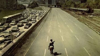 The Walking Dead - wyludniona Atlanta porównana z plakatem serialu