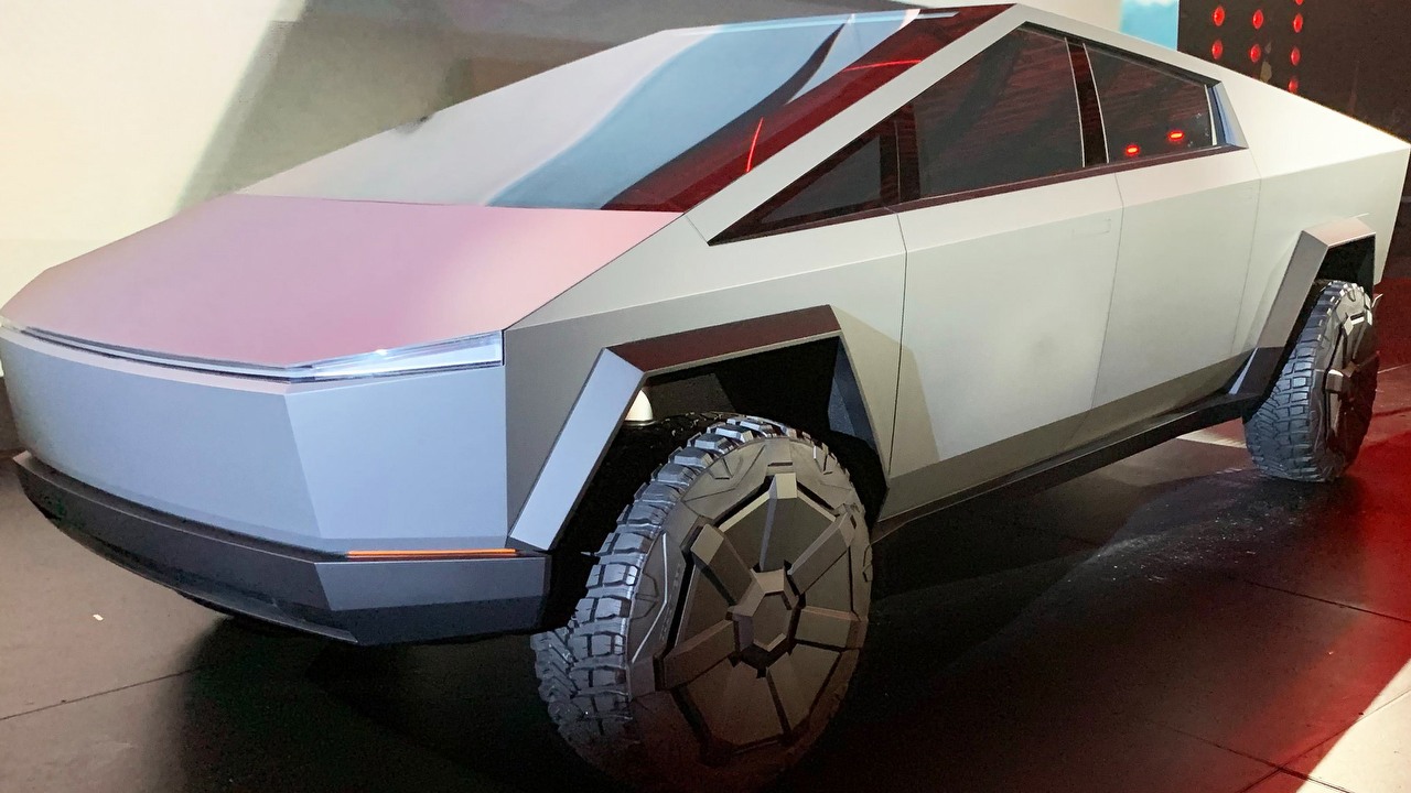 Elon Musk prezentuje Tesla Cybertruck - elektryczny pickup.