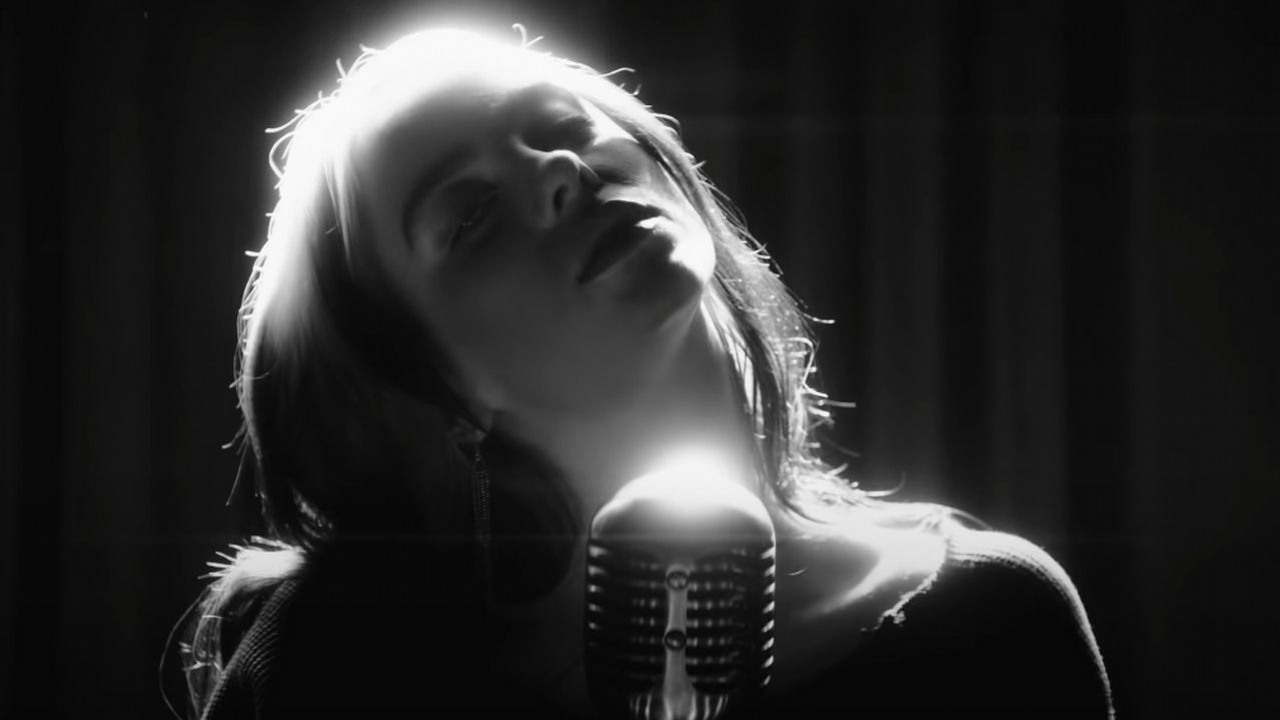 Piosenka do nadchodzącego Bonda dostała klimatyczny teledysk.