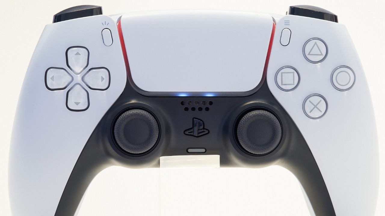 PS5 na zdjęciach z bliska; nowe informacje o głośności konsoli.