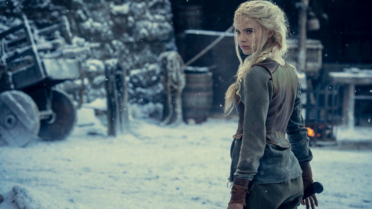 Odmieniona Ciri na zdjęciu z 2. sezonu Wiedźmina Netflixa.