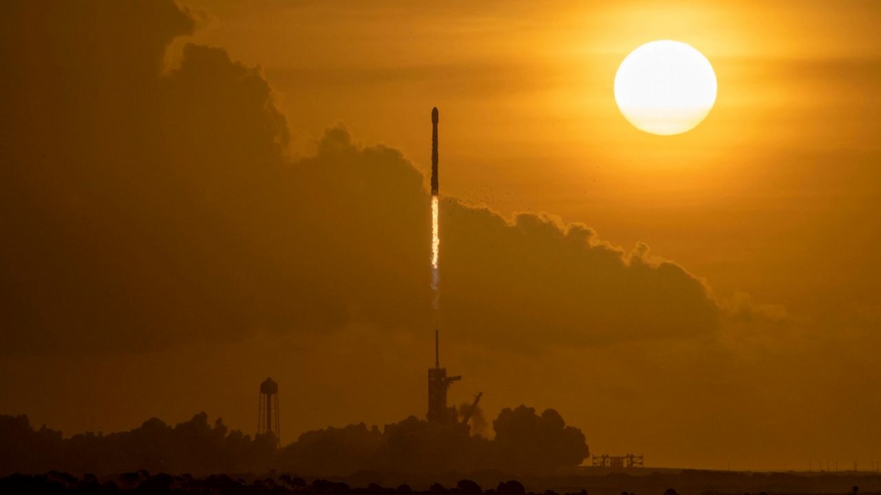 Elon Musk pracuje nad rakietą dostawczą dla armii USA.