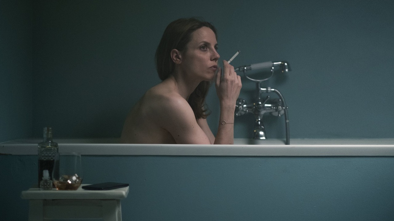 Znane twarze oraz ponura Warszawa na zdjęciach polskiego kryminału od Sony.