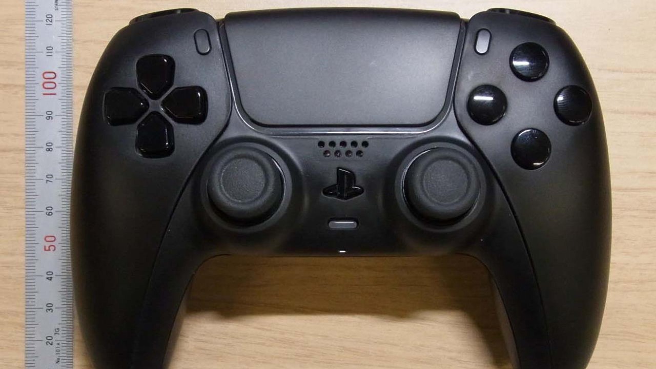 PS5 Black Edition istnieje? Do sieci wyciekły zdjęcia czarnego DualSense.