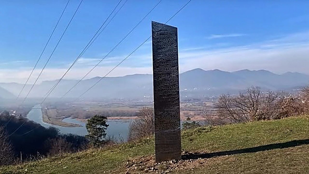 Monolit rodem z kultowego SF zawędrował z Utah do Europy.