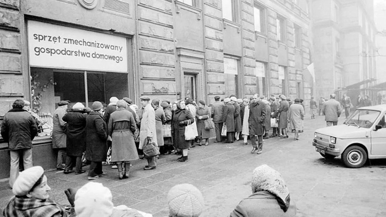 Spekulanci znaleźli sposób na wykupienie PS5, zanim te trafią do sprzedaży.
