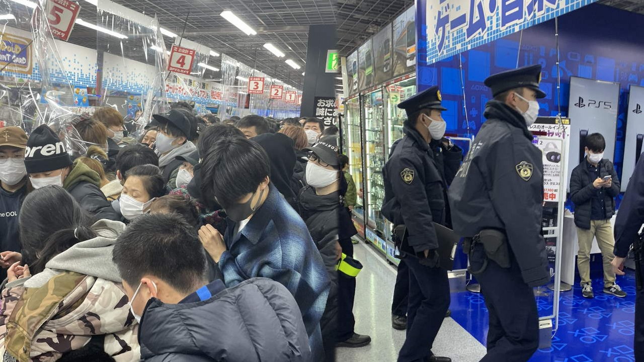 PS5 to gorący towar; policja rozgoniła wściekły tłum w Japonii.