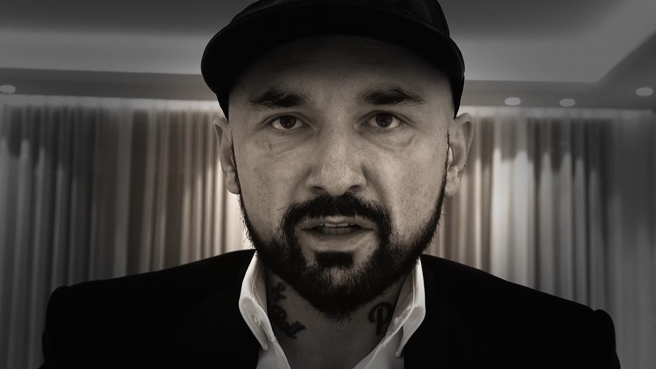 Patryk Vega publikuje za darmo film o handlu dziećmi.