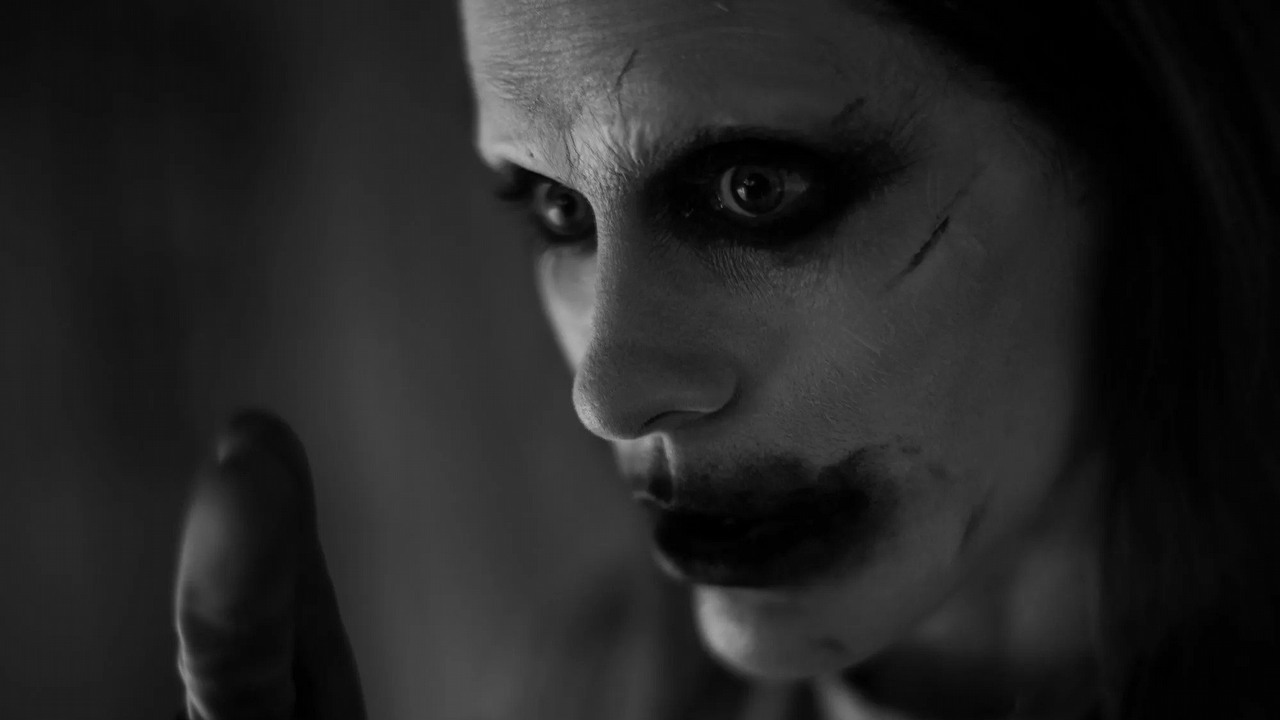 Joker z Ligi Sprawiedliwości Snydera w pełnej krasie. Zobacz zdjęcia.