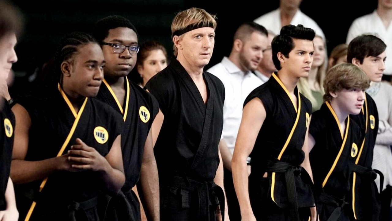 Cobra Kai pobiło Bridgertonów na liście hitów Netflixa.
