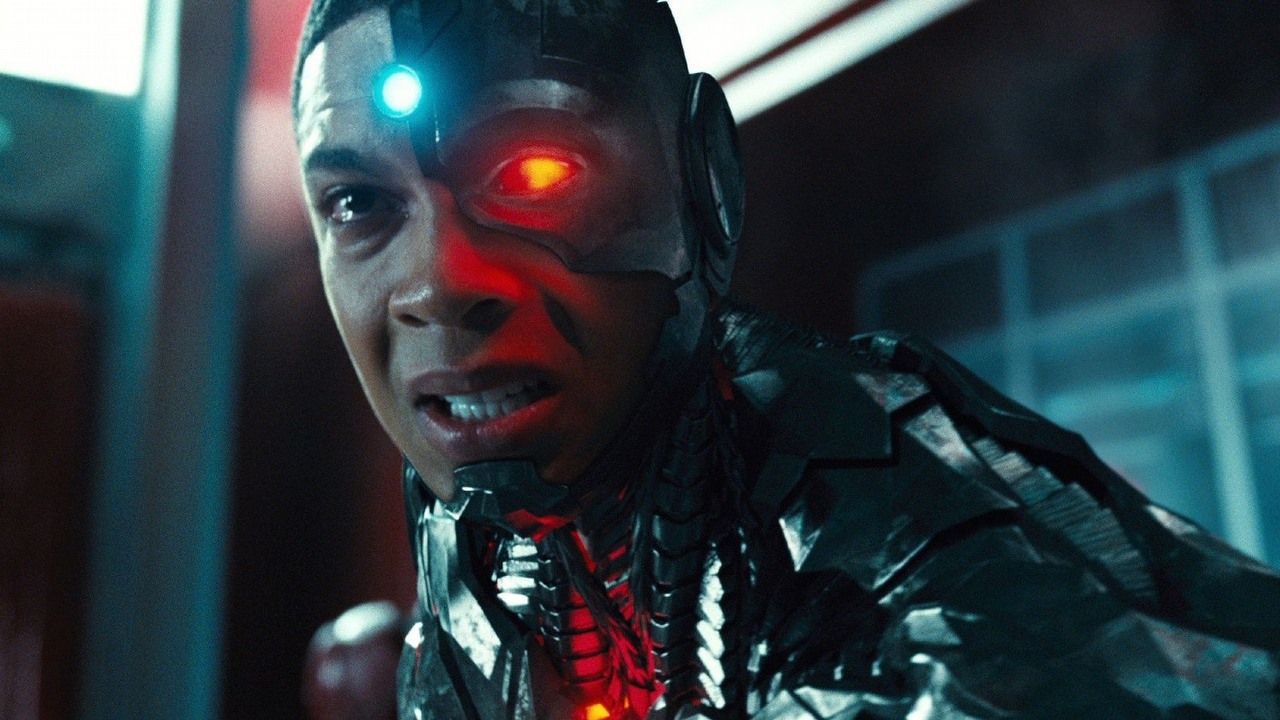 Afera wokół Justice League - Fisher krytykuje pomysł DC Films na „czarnego Supermana”.