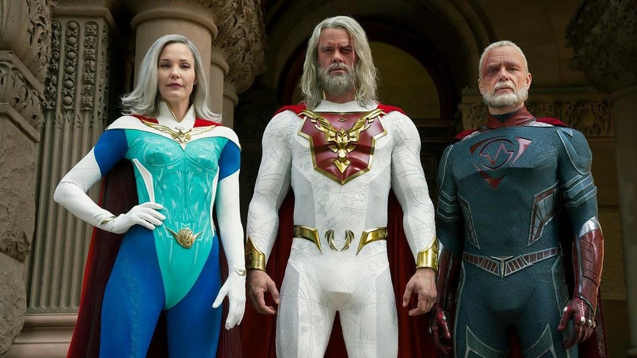 Dziedzictwo Jowisza to połączenie Avengers i Ojca chrzestnego - twierdzi twórca serialu Netflixa.