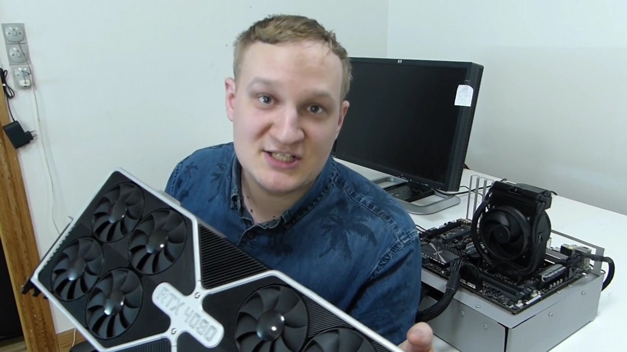 Zobacz, jak RTX 4090 niszczy monitor i pali PC podczas testu.