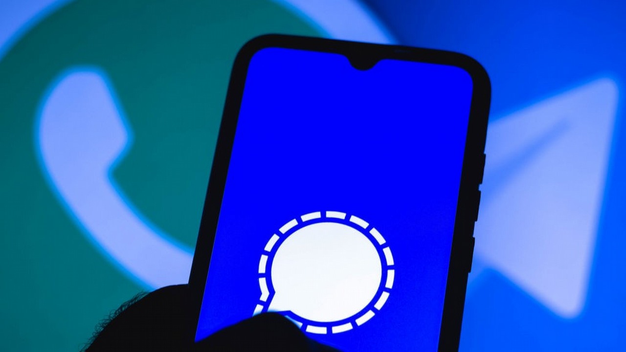 Szef Facebooka boi się o prywatność? Korzysta z Signala, konkurenta WhatsApp.