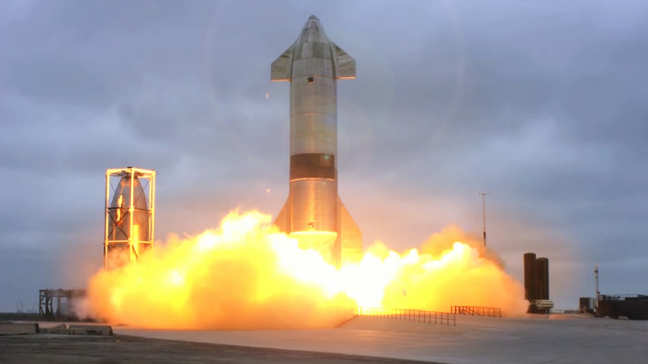 Starship z pierwszym udanym testem; obyło się bez wybuchu.
