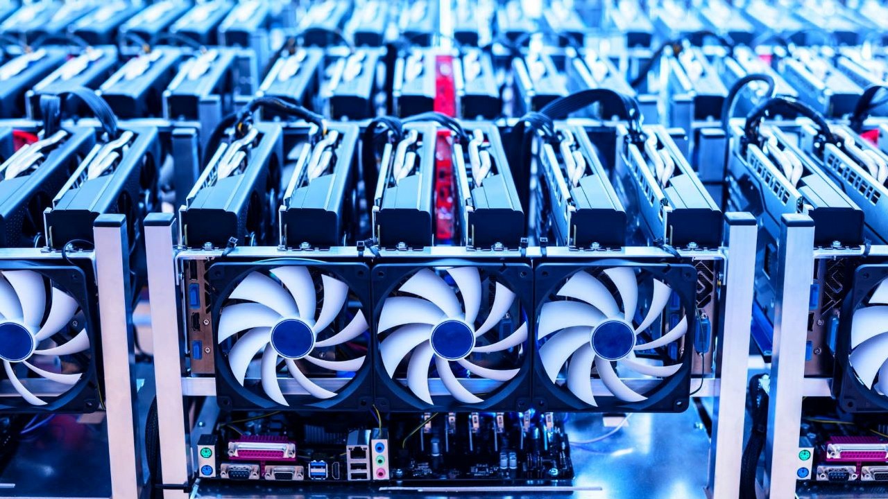 700 tys. kart graficznych trafiło do kopaczy kryptowalut i scalperów na początku 2021.