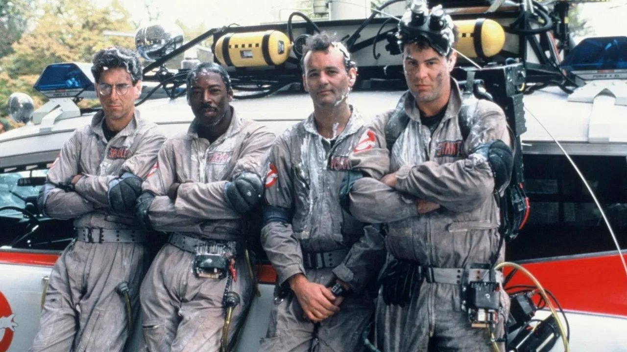 Oryginalni Pogromcy duchów powracają w najnowszym zwiastunie Ghostbusters: Afterlife.