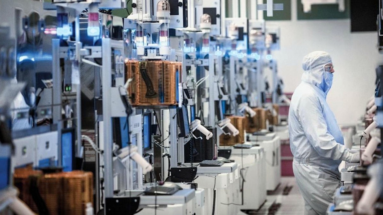 Intel planuje budowę megafabryki w USA; rozbudowuje istniejące.