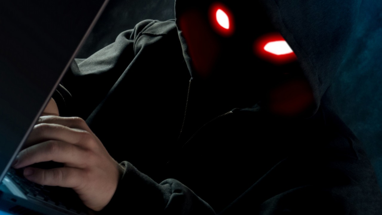 Młodzi ludzie coraz częściej padają ofiarą oszustw w Internecie.